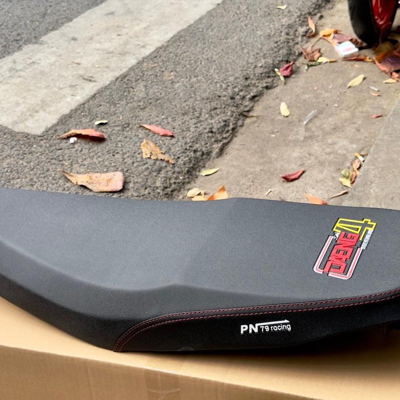 Yên gọt hai tầng xe sirius fom mỏng mút vàng si 50/110