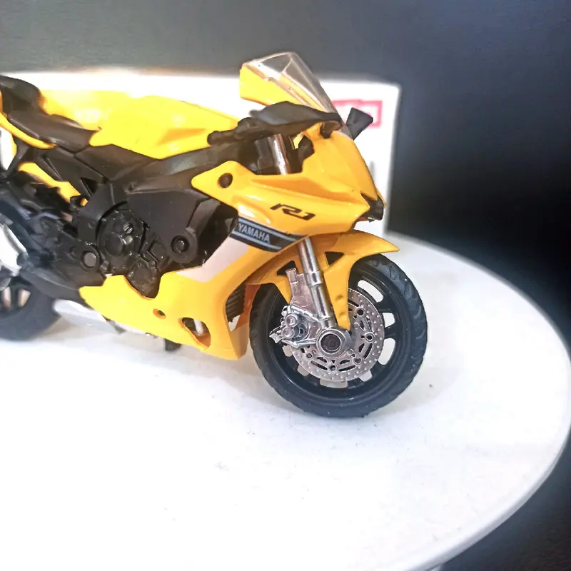 Miniatur Motor Yamaha Yzf R1 Skala: 1:18 2