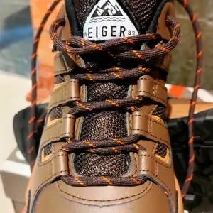 sepatu hiking/sepatu gunung