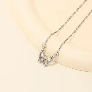 ICONIC -ID- Kalung Rantai Liontin Kupu Kupu Kristal Simple Dan Elegan Kalung Fashion Wanita Cantik