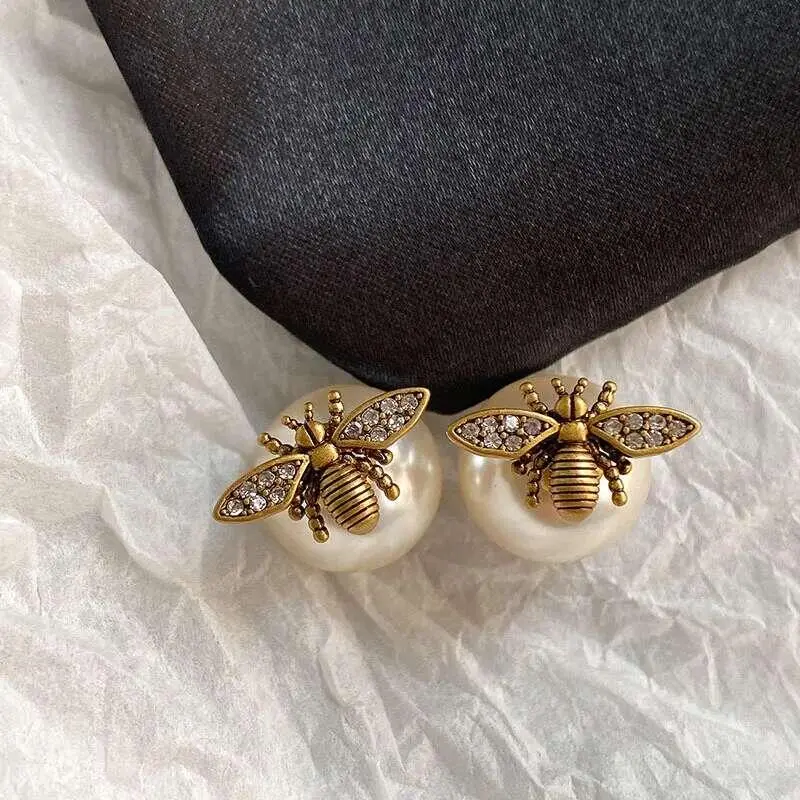 Vintage Charm Insect Bee Pearl Stud Earrings for Women Temperament Exquisite Gold Color Zircon Jewelry Party Accessories Gift