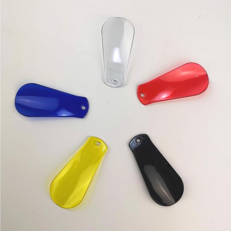Đón gót giày, dụng cụ hỗ trợ xỏ giày nam LEMANS, Đón Gót Giày Bằng Nhựa Mica Cực Bền Kèm Móc Treo Chìa Khóa Tiện Lợi. Hoa Đồng 2