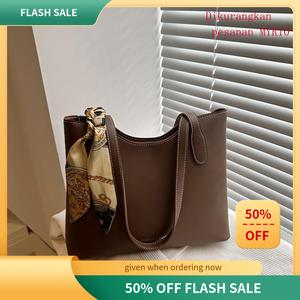 Beg Tangan untuk Wanita, Ketibaan Baru, Warna Pepejal, Fesyen Korea, Kapasiti Besar, Gaya Kasual, Rekaan Retro, Ringkas, Beg Tote Bahu Komuter, dengan Selendang Sutera tote  bag  coquette Totebag suede  bag beaded  bags  tj  maxx ivette  woven  Hati