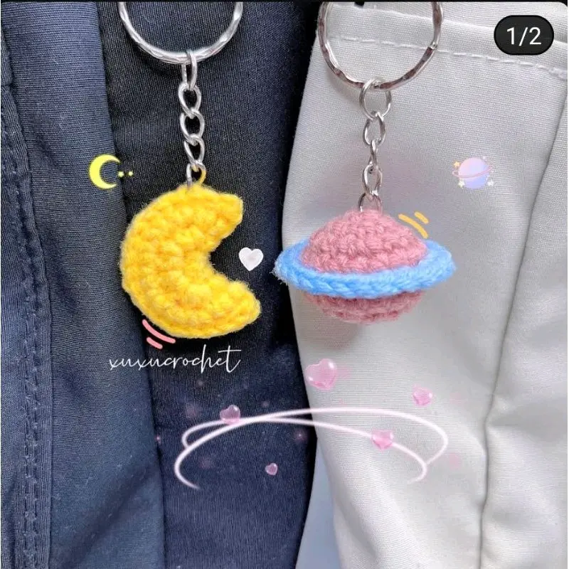 Móc khoá đôi Moon & Saturn handmade bằng len xinh xắn cho couple