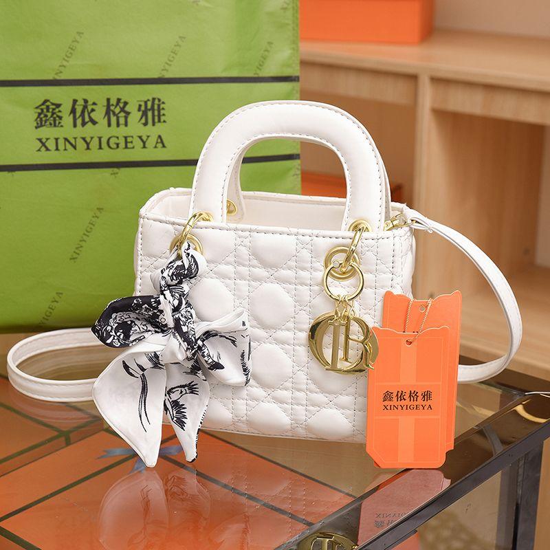 Product Introduction of Túi Diana, Cao Cấp, Thời Trang Nữ, Túi Xách Tay, Hình Thoi, Siêu Hot, Dễ Phối Đồ, Đeo Vai, Đeo Chéo, Túi Vuông Nhỏ 2024 Hàng Mới Về 16