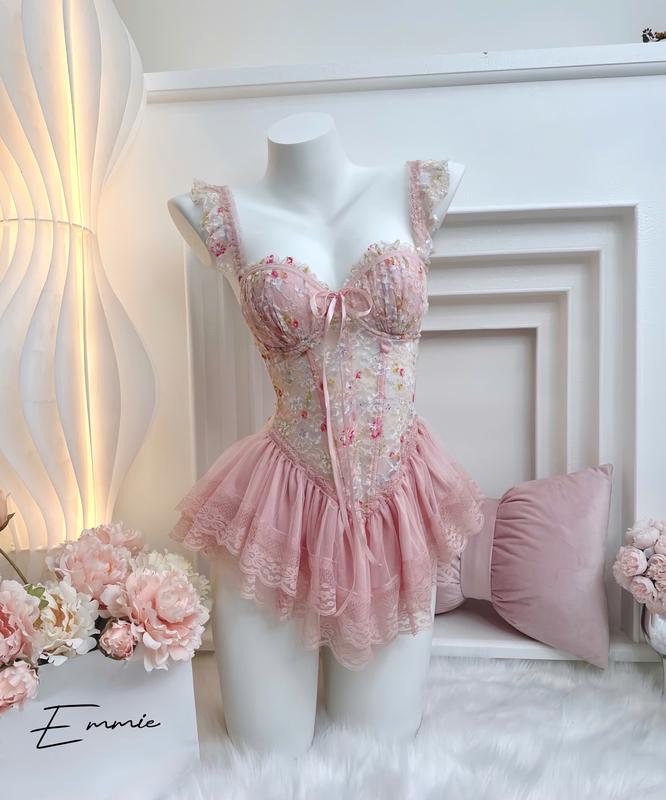 V191 Váy Ngủ Ren Hoa Emmie Dáng Ngắn Hở V3 Có Đệm Mút Kèm Quần