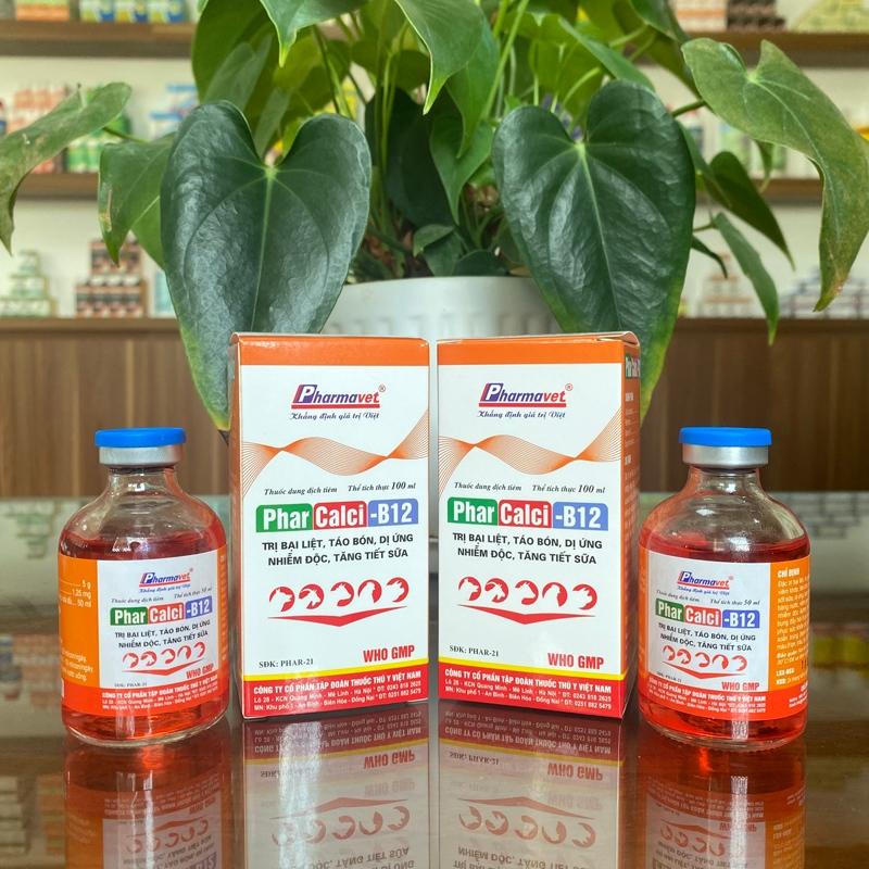 PHARCALCI B12 - Cung cấp Calci và B12 cho vật nuôi, đặc trị bại liệt, yếu chân và co giật trên vật nuôi. Dạng dung dịch 4