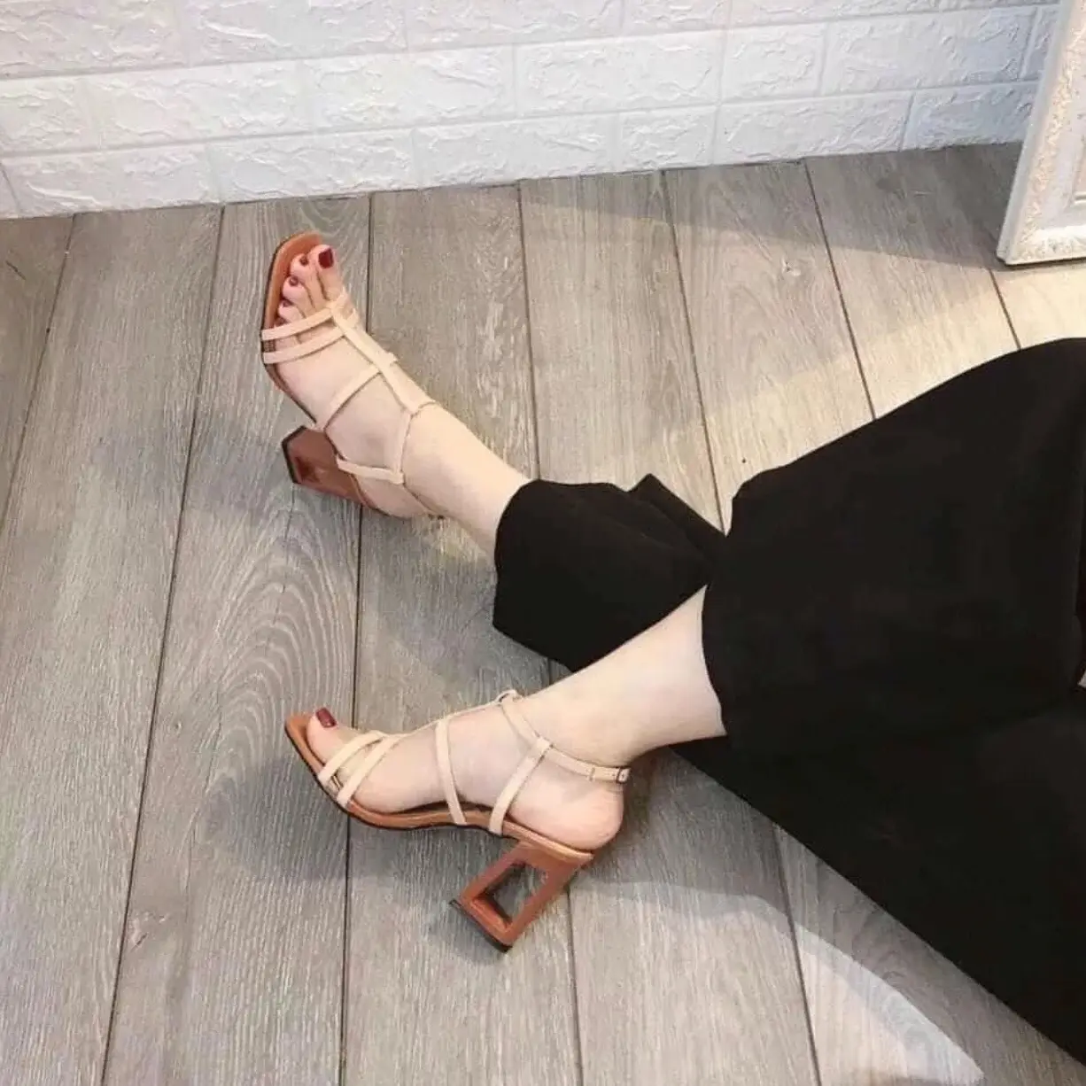 Giày sandal nữ 7p 4 quai mãnh gót lỗ bò DéP Shoes