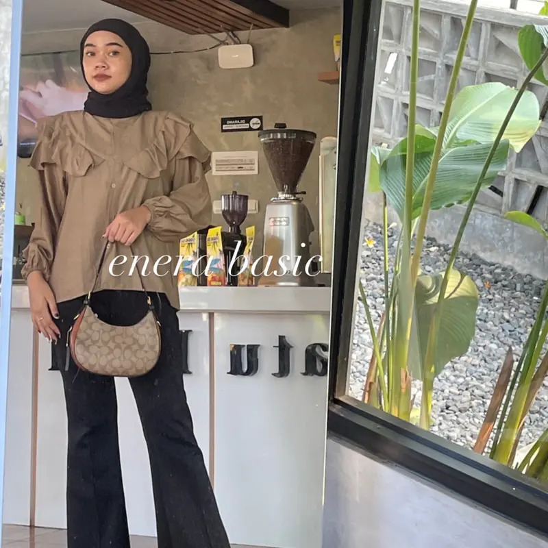 ENERA BASIC Kemeja Yura Ruffle Blouse Polo Linen Wanita Santai 3