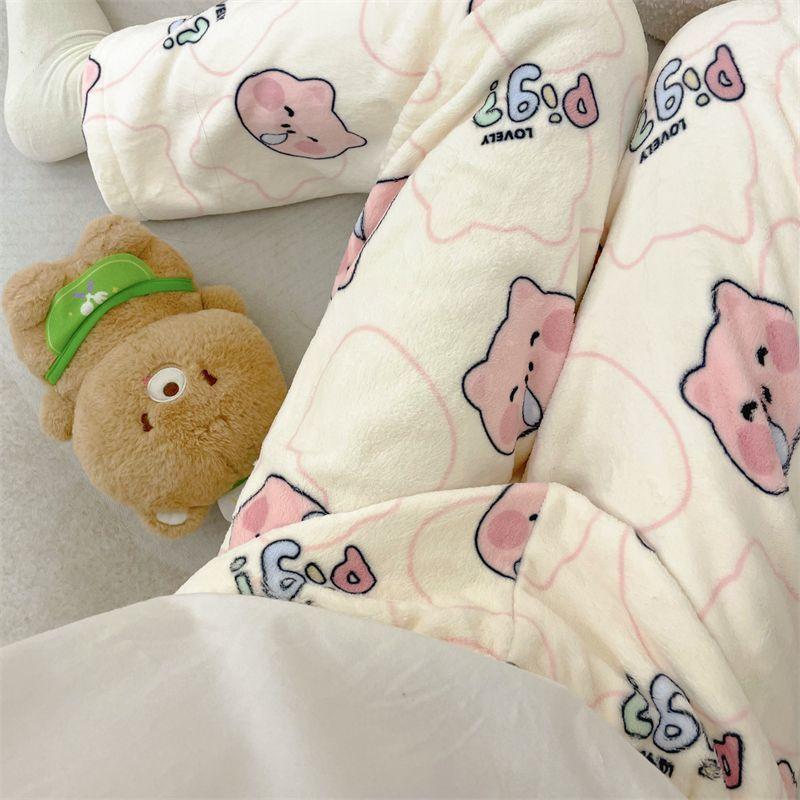 Product Introduction of Quần Ngủ, Thiết Kế Hoạt Hình Thịnh Hành, Chất Liệu vải nỉ Ấm Áp, Thích Hợp Cho Mùa Thu Và Mùa Đông, Với Coral Và Nhung, Đệm Dày, Thích Hợp Cho Ký Túc Xá Sinh Viên, Phong Cách Lười Biếng 11