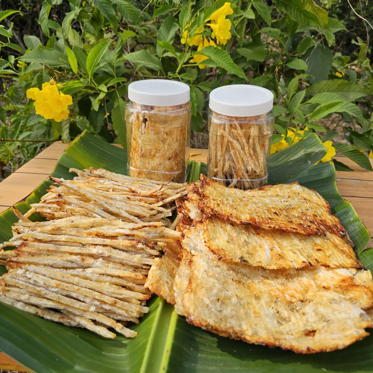 COMBO 2 HŨ KHÔ CÁ THIỀU  600g.  ( Que và. Miếng  ( mổi hũ 300gr