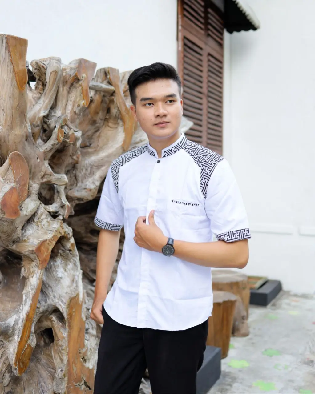 Baju Koko Putih Elrumi Araseeo Pendek kombinasi Pundak Berbatik