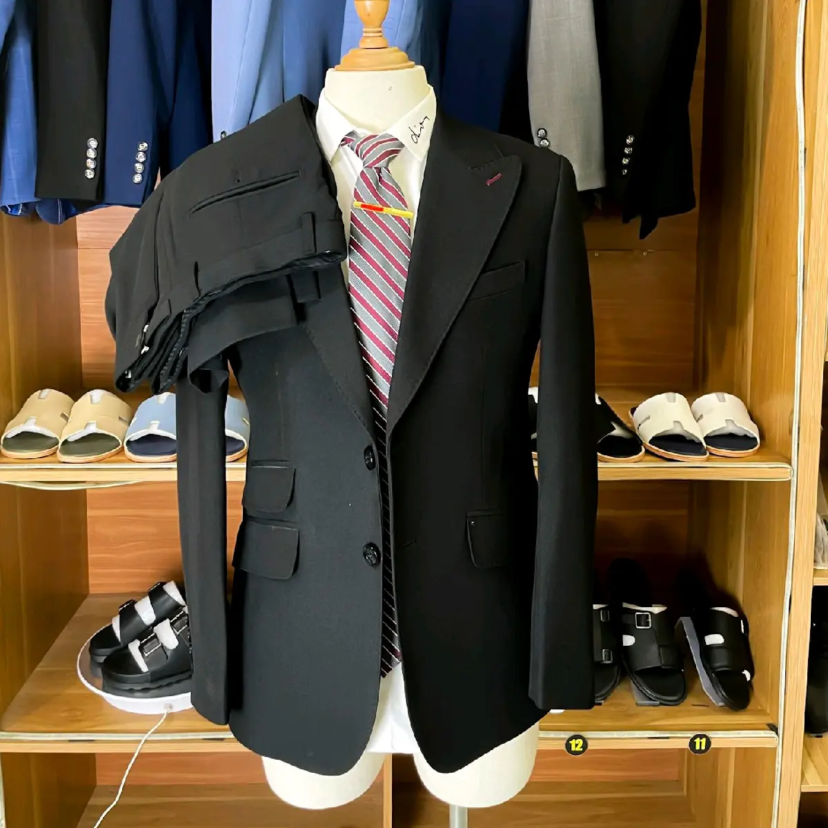 Mã H5 bộ suit đen 2 khuy ,3 túi kiểu dáng trẻ phong cách thời trang hàn quốc lịch lãm sang chảnh( có bigsize cho người 80kg)