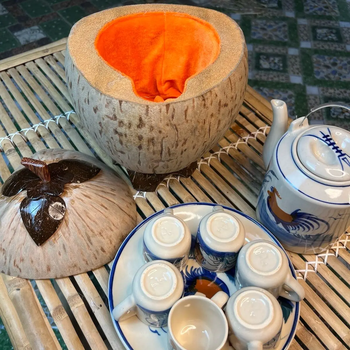 Combo bình tách trà vẽ hình gà & vỏ trái dừa giữ ấm bình trà 1 lít có kèm dĩa binh tra pha trà