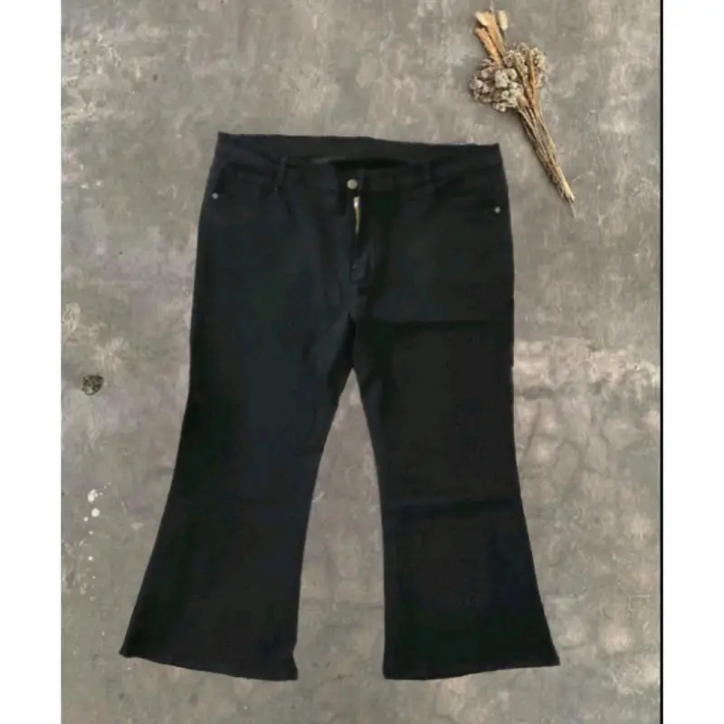 UF GRADE  Jeans cutbray Bigsize/celana jeans cutingan cutbray/ cutbray hitam pekat jumbo.size : 31-34 35-38 39-45. meterial : soft jeans stretch tebal premium. Hitam Low Waist 3