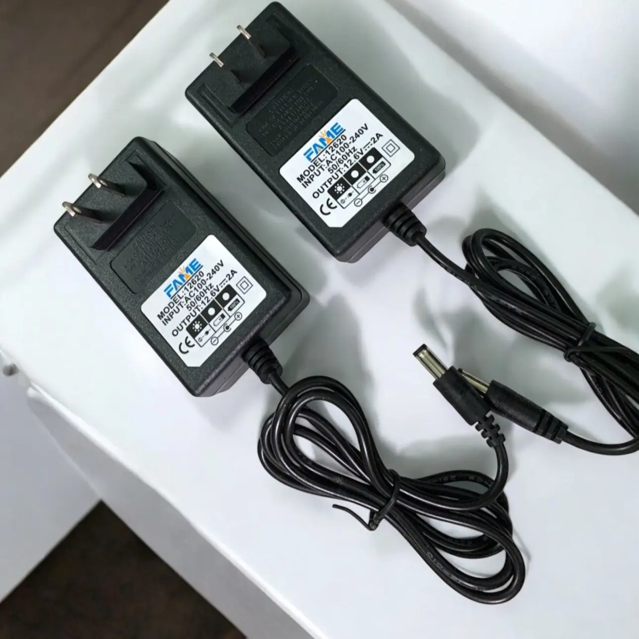 Sạc Pin FAME 12.6/21V-2A sạc nhanh cho các loại cho pin lithium, chân pin makita, dây sạc cho chân pin phổ thông chuẩn 2A-chính hãng