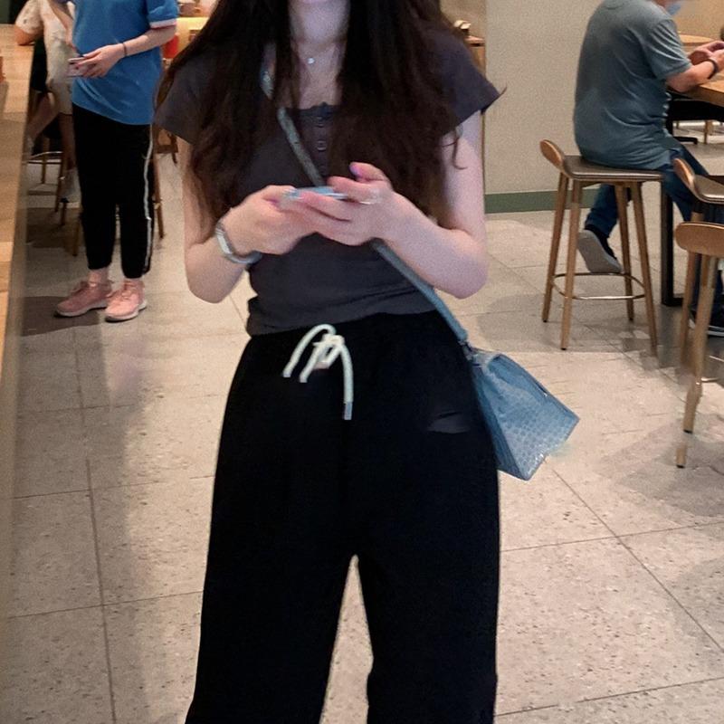 Product Introduction of Korean version collarbone exposed design waist cinching short top，solid color threaded short sleeved T-shirt，summer casual and fashionable simple T-shirt 12