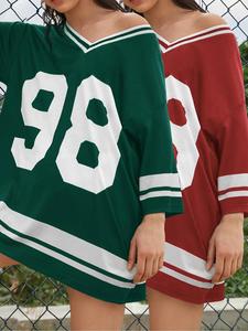 Women's Figure Print V Neck Sports Tee, Casual Sporty Short Sleeve T-shirt for Daily Outdoor Wear, Ladies Clothes for All Seasons