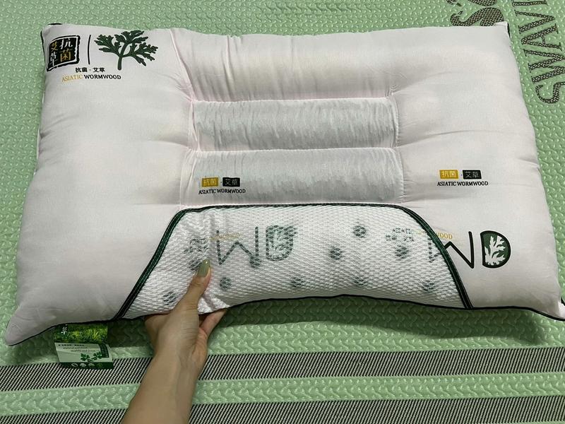 Product Introduction of ￼Gối Massage Công Thái Học Thảo Dược Hương Ngải Cứu Giảm Đau Mỏi, Hương Ngải Cứu Giúp Dễ Ngủ, Ngủ Sâu Giấc KT 48x74cm 2