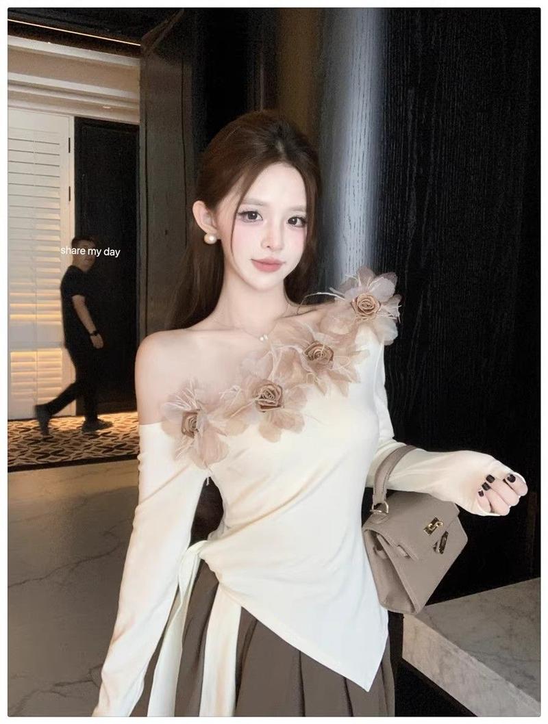 Product Introduction of Áo Thun Dài Tay, Phong Cách Hàn Quốc, Thiết Kế Hoa Nhẹ Nhàng Dành Cho Nữ, Hàng Mới Về Đầu Mùa Thu, Tay Áo Dài, Buộc Dây Bất Đối Xứng Vai Nghiêng, Áo Sơ Mi Lớp Nền, Áo Đẹp 16