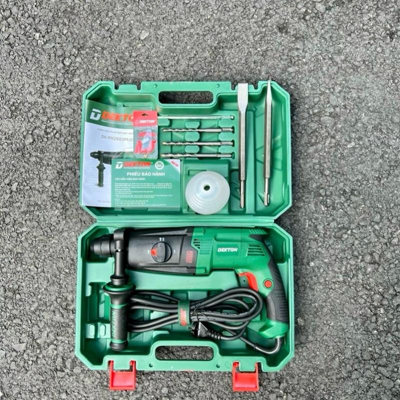 Máy khoan bê tông 3 chức năng dekton model DK-RH2603plus điện áp 220v đầu gài mũi sds plus công suất 1050W