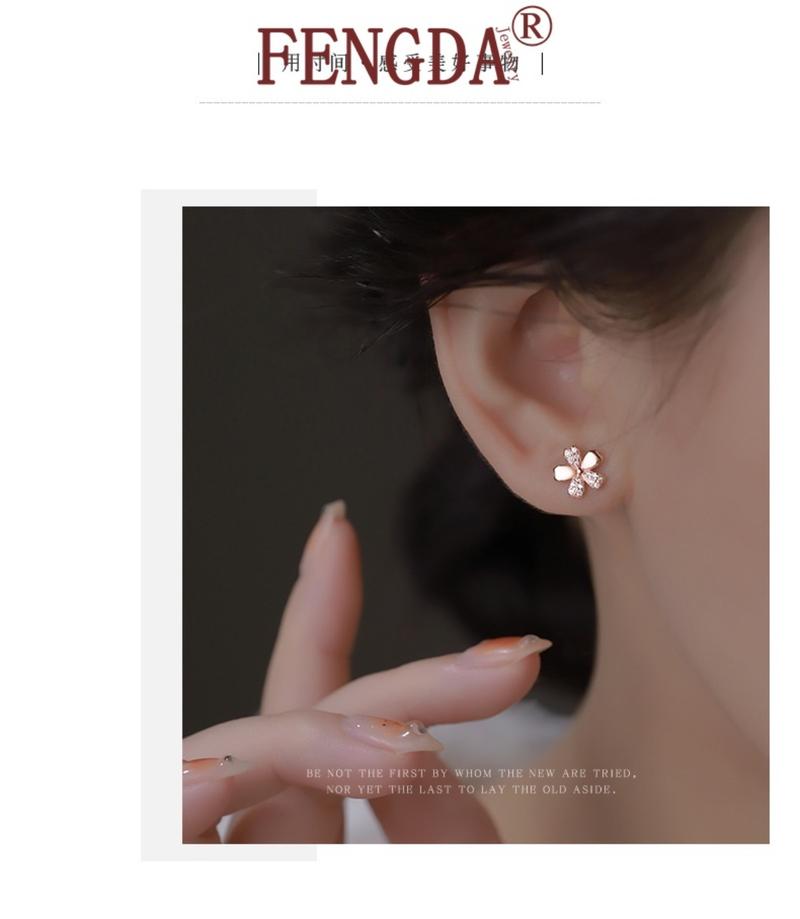 Product Introduction of Cod Flower Niche Design New Elegant Cherry Blossom Earrings Gold 35