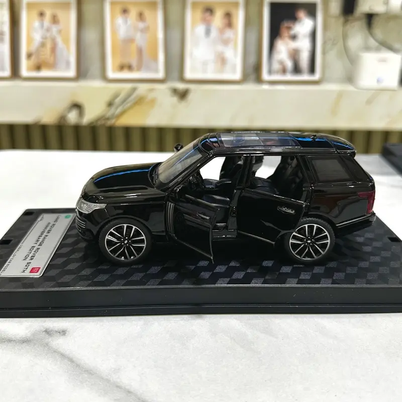 Mô hình xe Land Rover Range Rover tỉ lệ 1:32 kèm đế 2 phiên bản Toy Đồ Chơi 7