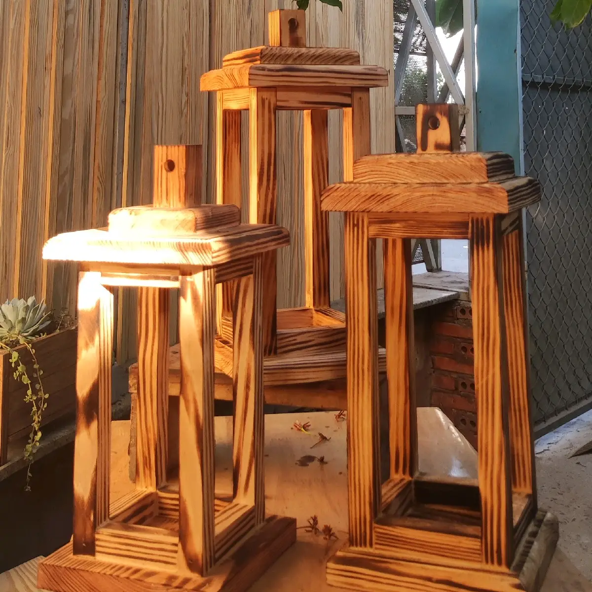 Lồng đèn gỗ trang trí quán cà phê, spa - Wooden Lantern