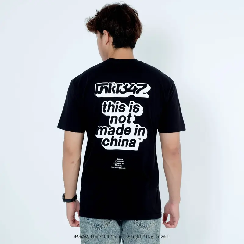 UNKL347 T-Shirt Hitam Bahan Combed Motif Simpel LOGS 2