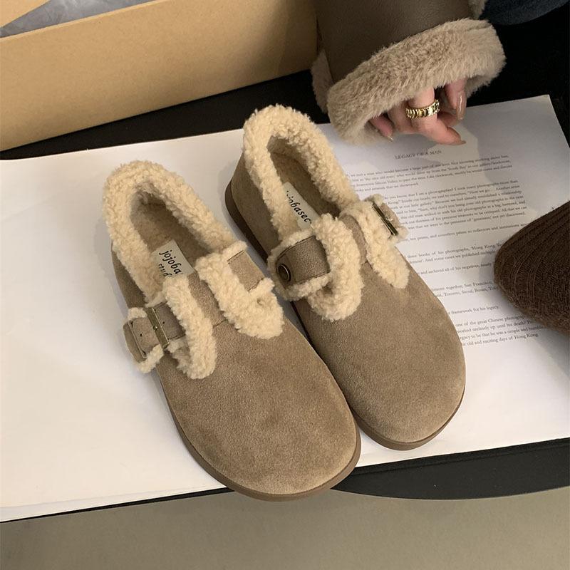 Product Introduction of Giày nữ đế bệt quai dán cổ lông phong cách năng động , cá tính - Shoes 8