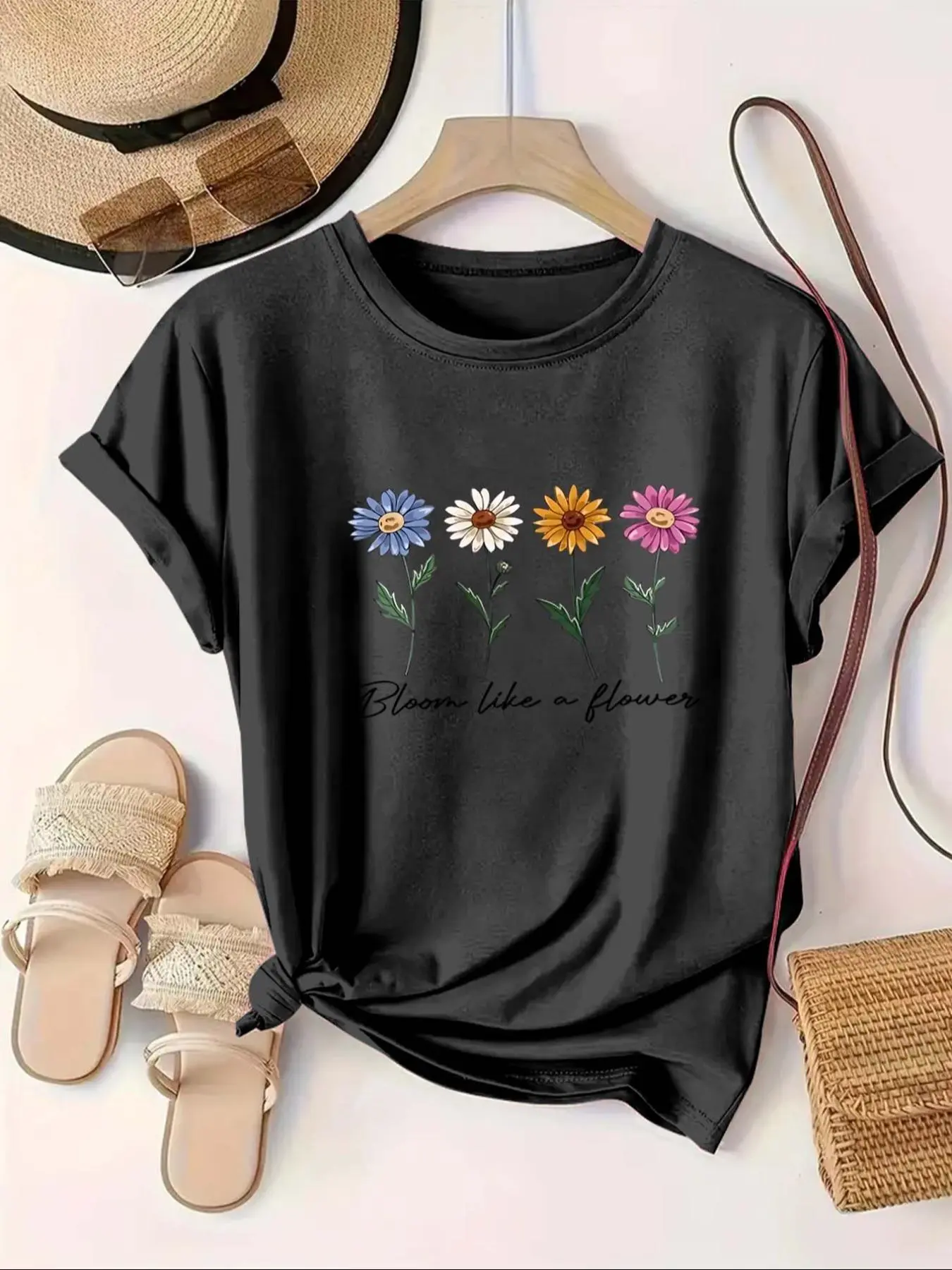 【Plus Size】 Daisy Print Round Neck Tee, Casual Graphic Print Short Sleeve Crew Neck T-shirt for Summer, Women's Plus Clothing for Daily Wear, Summer Tops
