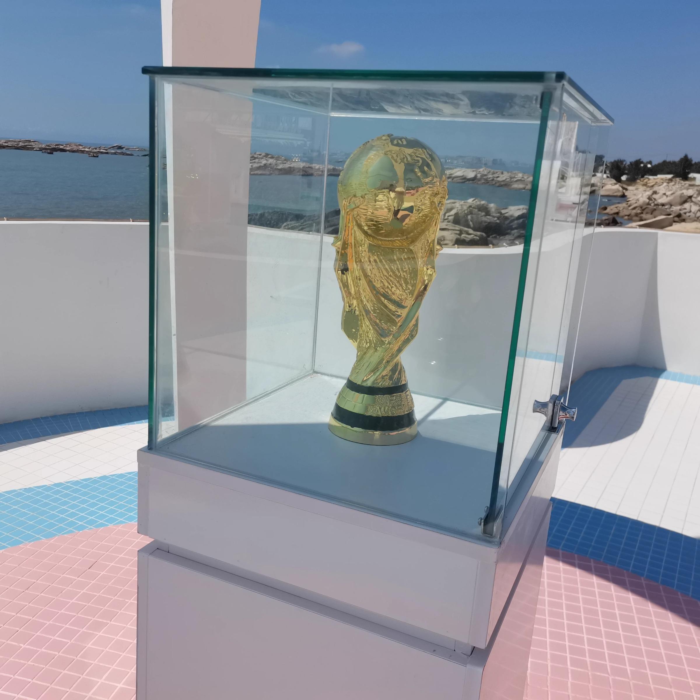 Vintage Sports Trophy Statue, 1 Count Decorative Trophy Ornament for Sports-Themed Rooms, Ideal Gift for Holiday & Party