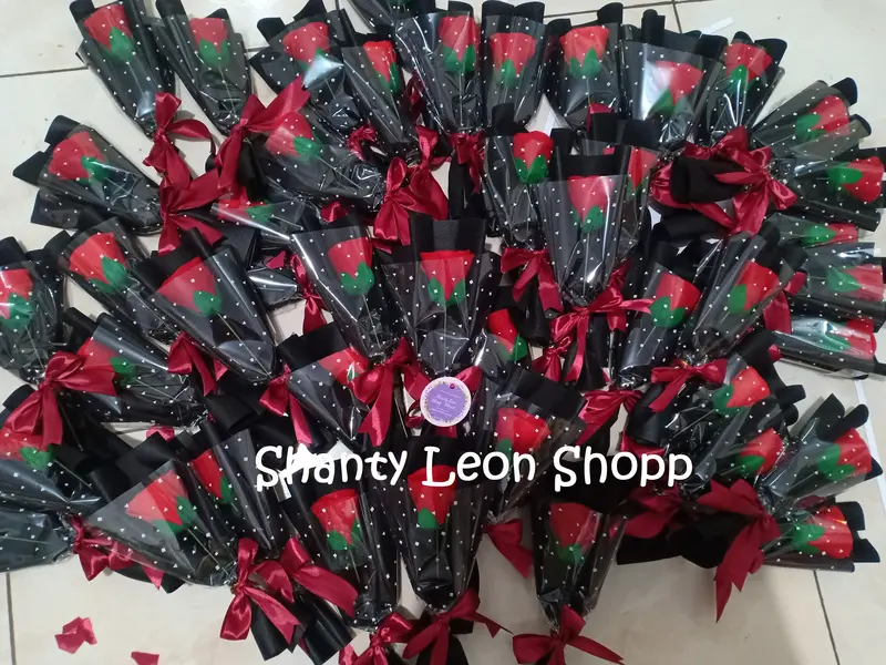 Single Flowers / Buket Wisuda rose MAWAR MAGENTA murah (bungkus hitam) 5