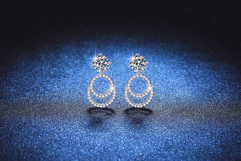 Product Introduction of European and American Earrings S925 Sterling Silver Studs Light Luxury High-end Moissanite Studs D Color 1 Carat Moissanite Earrings 6