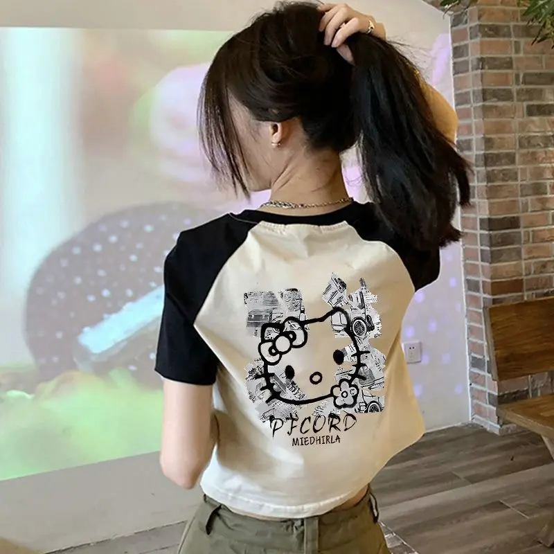 เสื้อยืดไหล่ปกติ แขนสั้น สำหรับผู้หญิง คิตตี้ แมว ทรงสลิมฟิต มีสไตล์ เหมาะสำหรับฤดูร้อน สไตล์สาวหวานและฮอต ดีไซน์เฉพาะ เสื้อสั้น มาใหม่