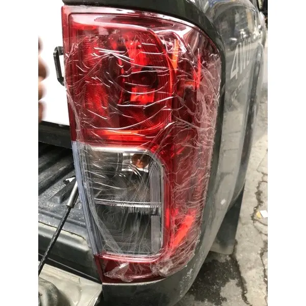 Nắp đèn hậu xe Niss.an Navara 2015 - 2018 , Thay Thế nguyên bản theo xe , có lắp đặt tại cửa hàng 1