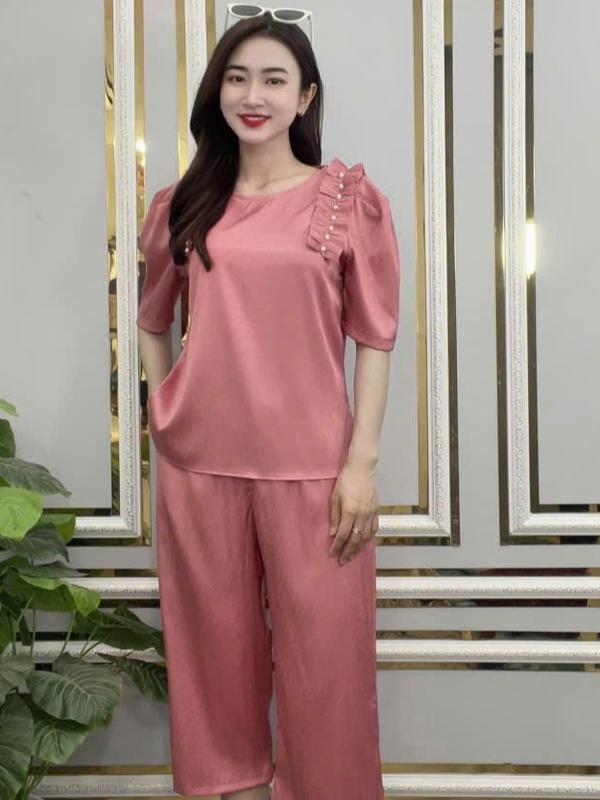 Đồ Bộ Quần Lửng Mặc Nhà Thêu Trơn Trang Trí Nút Trung Niên Nữ - Vải Lụa Size lớn Mã DB60 - Nhà May Trung Niên Top Bigsize Nữ