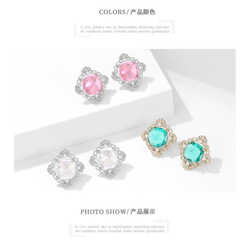 Product Introduction of Silver  high-end with French pattern hollow out for women, niche daily minimalist temperament earrings 4