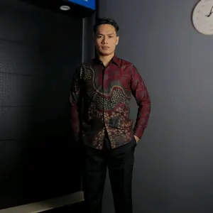 Batik Layana Motif Hadinata Burgundy Slimfit Premium Lengan Panjang Abstrak Baju Katun