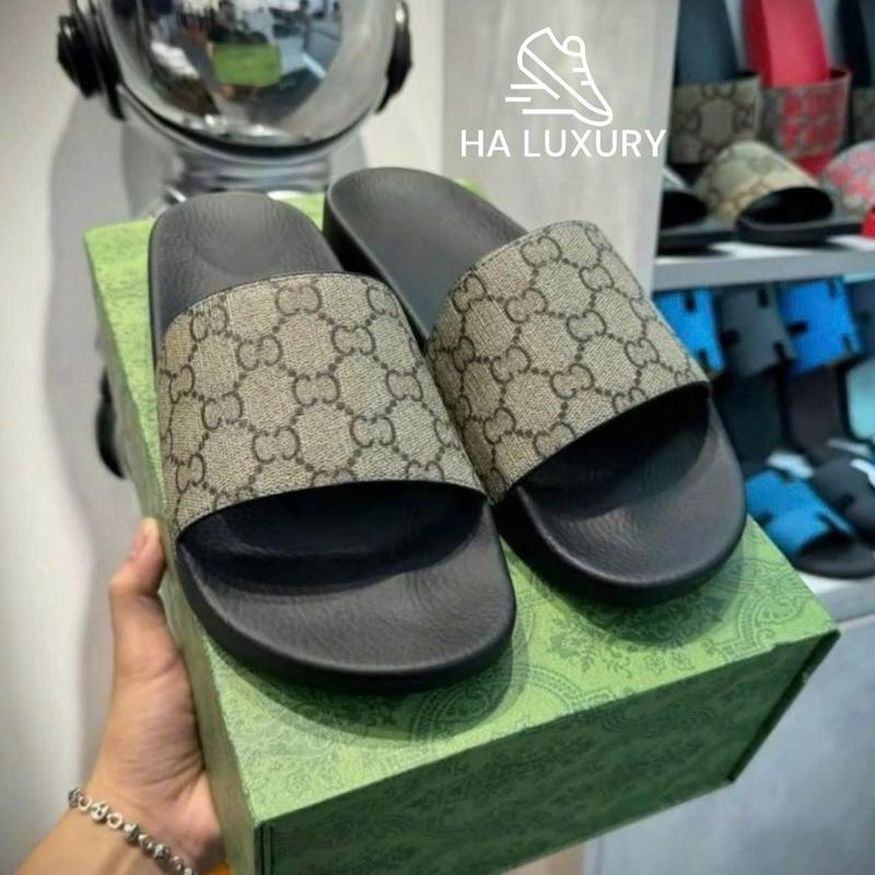 Mẫu hot hit cho hè 2025. Dép Guuchi nam nữ in hoạ tiết siêu nét . Đế đúc cao su non đi cực kì êm ái. Mời các con vợ lên đơn 2