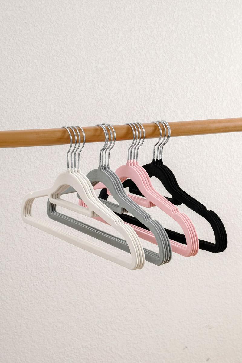Product Introduction of Flocked Hangers for Dry and Wet Use, Thickened Non-Slip No Trace Clothes Hangers for Home Storage 3