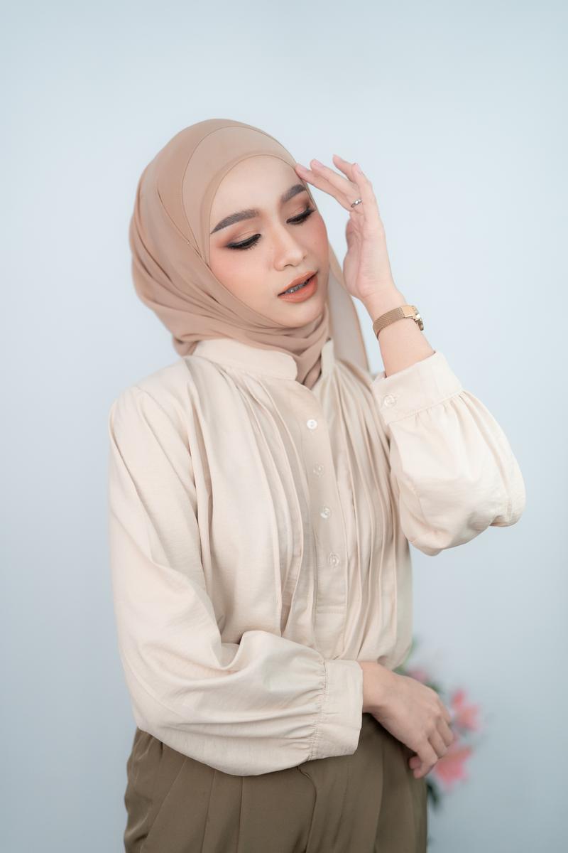 Product Introduction of เสื้อแขนยาว ตีเกล็ดหน้า เนื้อผ้า เจอร์ซี่ คอตตอล สวมใส่ง่าย ใส่สบาย ไม่ร้อน สไตล์แฟชั่น งานแขนกระดุม ดีเทลเรียบร้อยดูสุภาพ ใส่เที่ยวคาเฟ่หรือใส่ทำงานก็เหมาะ สามารถจับแมทช์ได้ทั้งกางเกงและกระโปรง (คละเนื้อผ้า) DG07 ซารี มุสลิม 18