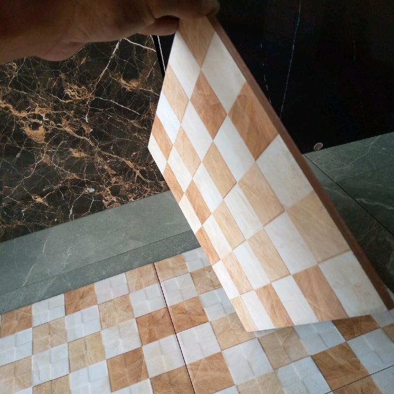 kramik kamar mandi kasar 25x25 motif domino Lantai 3