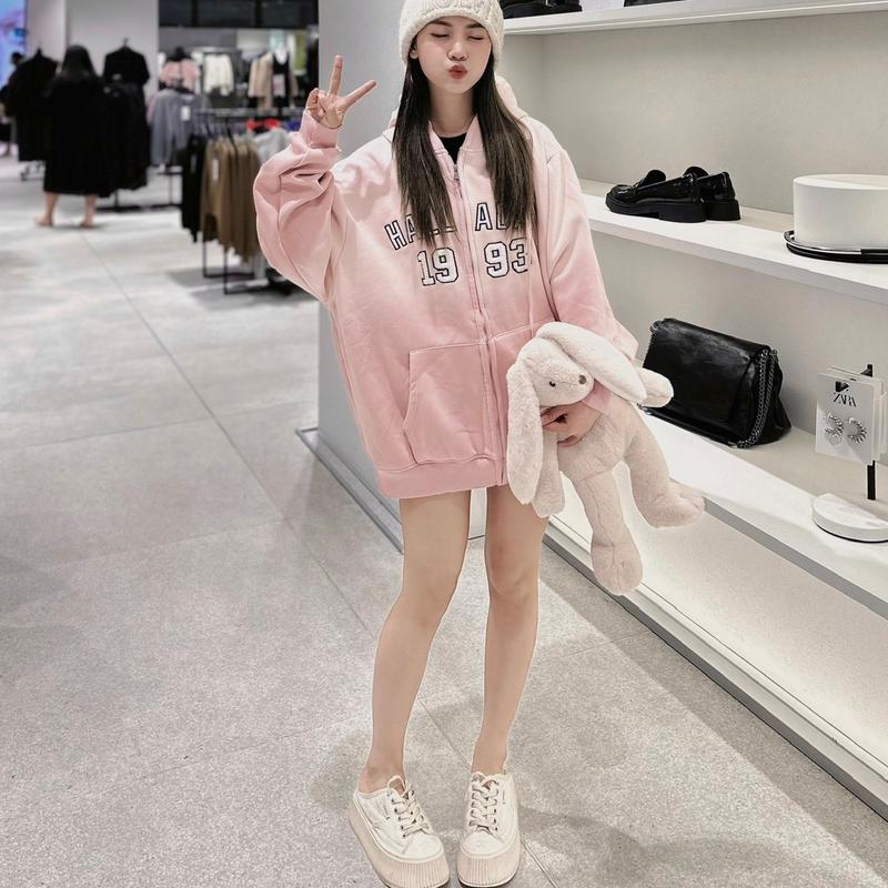 Áo khoá hồng chữ nổi lót nhung Hangtong QC