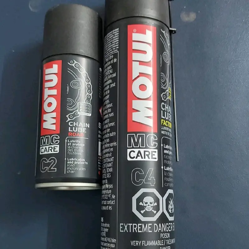 Xịt Dưỡng Sên Motul C2 Và C4 Nhập Khẩu Pháp . Chống Văng Hiệu Quả Dùng Cho Mọi Loại Sên . Phụ Tùng 2