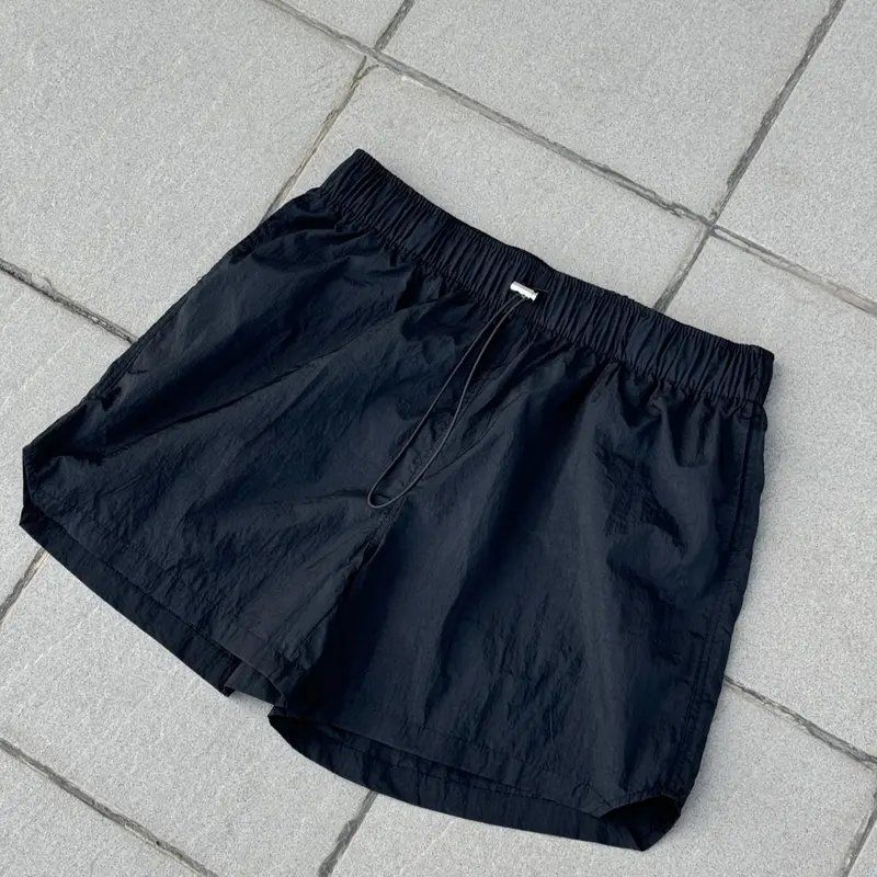 Menshopvn | Quần short Dù Gió Trơn Form Trên Gối Basic Unisex Nam Menswear ,Có túi