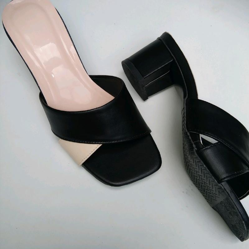 Sandal Hak Tinggi Wanita Kombinasi Square Toe Open Toe Thong Hitam Karet 5cm 1