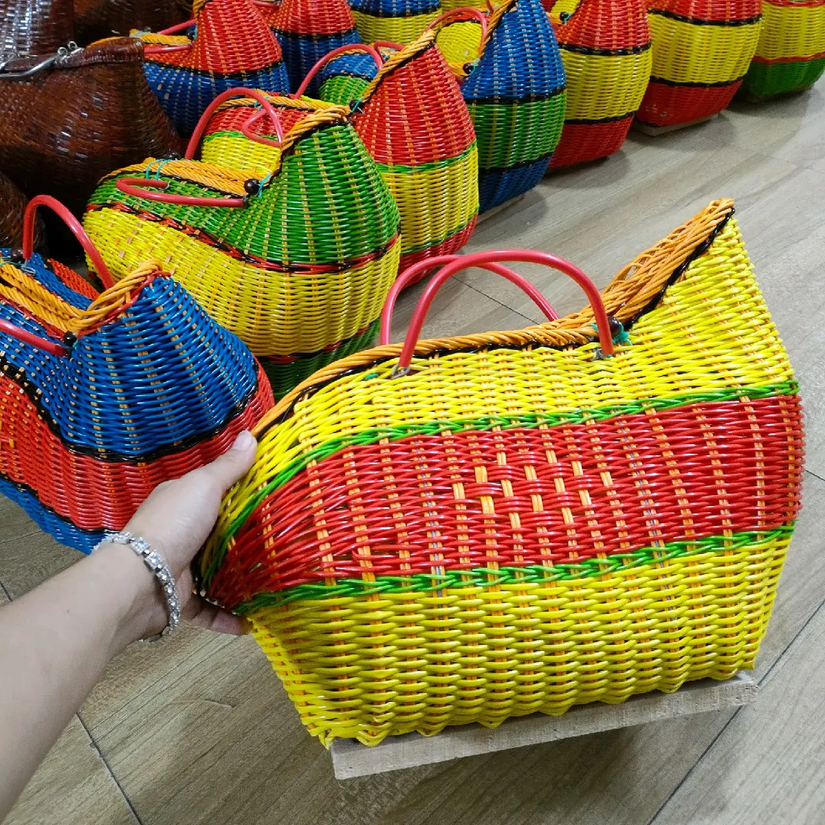 Giỏ xách gà