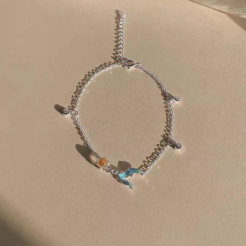 Product Introduction of Sparkling Moonstone Fish Tail Bracelet for Women Summer Fresh High-end Ins Collarbone Niche Versatile Pearl Elegant Design Very Beautiful 1