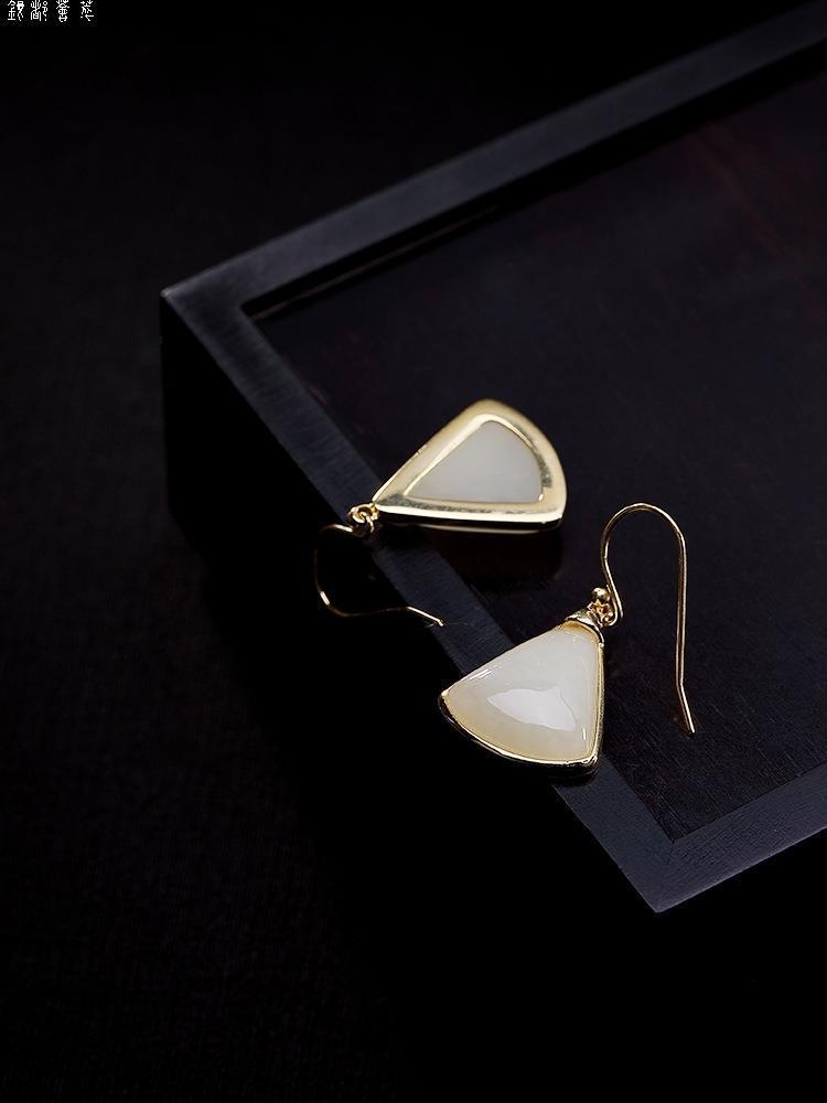 Product Introduction of Hoa Tai Thủ Công Màu Bạc Sterling S925 Mạ Vàng, Thiết Kế Hình Học Hetian Tự Nhiên, Phong Cách Cổ Điển Đơn Giản, Cao Cấp, Dành Cho Nữ, Chính Hãng, Phát Hành Mới Năm 2025 6